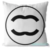 Designer Throwblack and White Throw Pillow Letter Logo Home Pillow Cover Soffa Decoration Cushion 45 * 45 cm Pillow Core Löstagbar