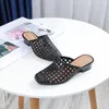 Slippers oferecem sapatos de verão casuais deslizam 380 mulheres quadradas de calcanhar médio sandálias de mulher praia zapatos de mujer 721