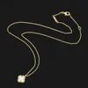 2023 Pendanthalsband Fashion Brand Clover Halsband Kvinnor Fashion Mother of Pearl Mini Single Flower Pendant Necklace 18K Gold Designer Halsband Jycken 240302