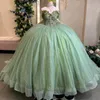 Sage Green Shiny Sweetheart Quinceanera klänningar Pärlor Applique spetsar med Cape Tull Sweet 15 födelsedagsfest bollklänningar