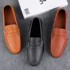 2024 Sommar Nya mäns Superfiber Casual Small Leather Shoes Trendy Driving Lefu Shoes Stora Partihandel Herrskor