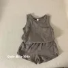 Set di vestiti estivi per bambini 2 pezzi Gilet per bambini Shortst T-shirt per ragazze dei ragazzi Estate sottile e traspirante Set di vestiti per bambini stile coreano 240226