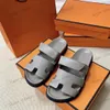 Luxury Chypre Sandals Designer Slippare Kvinnor Män tofflor Calfskin Läder Suede Sandal Top Quality Beach Vacation Summer Flip Flops äkta läder stor storlek 35-45