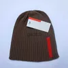 Cappelli a tesa larga Cappelli a secchiello Moda Beanie Uomo Donna Berretti con teschio Autunno Inverno Cappello a secchiello aderente traspirante 6 colori Berretto a cupola Berretti di alta qualità 240302