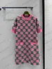 Vestidos básicos Marca rosa Jacquard Plaid Manga corta Punto Hilo de lana importado Versión simple Estilo Temperamento Maxiskit para mujeres 240302