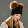 Cappello invernale da donna con doppio pom in pelliccia Cappello invernale da donna in lana rimovibile con pallina lavorata a maglia con 2 pompon di procione di colore naturale 240227