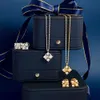 Ny designad lyxig Zircon Inlaid Full Diamonds Women's Necklace Interlaced Letter X Armband Halsbandörhängen Designer Jycken T02