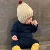 ベレー帽の赤ちゃんニット爆撃機帽子秋の冬暖かい幼児耳保護ビーニーキャップかわいい独身の幼児の男の子の女の子のかぎ針編みの帽子