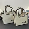 Modische Strandtaschen für Damen, Designer-Tragetaschen, Handtaschen, Stroh-Umhängetasche, Umhängetaschen, Mini-Schriftart-Tragetasche aus Bast, neue gewebte Damentasche für den Sommerurlaub am Meer