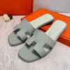 Designerschuhe Frauen Pantoffeln Sandalen echte Leder -Hausschuhe Luxus Mode Sommer Beach Sandal Ladies Slides Gummi klassische Flachrutschen mit Originalschachtel 02