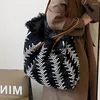 Marsupi Borsa Donna Autunno/Inverno 2024 Design di nicchia Tote da pendolare in cotone e lino con frange Tote da donna Monospalla Grande