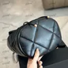 24c 19 Serisi Sırt Çantası Moda Kadın Omuz Çantası 21cm Deri Elmas Donanım Metal Tokalı Lüks El çantası Matelasse Zincir Crossbody Çanta Makyaj Çantaları Çanta