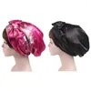 BERETS 2 PCS Blommorna Miss Curly Hair Toppers Kvinnor Silk Bonnet Sleep Cap Chemoterapi