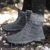 Stivali invernali da uomo Stivali da neve in pelliccia di peluche Stivaletti da uomo caldi Taglie forti Stivali da uomo impermeabili Stivali da trekking antiscivolo da esterno Scarpe da lavoro 240228