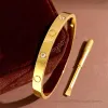 Designer smycken armbandbangle rostfritt stål guldspänne armband smycken män och kvinnor armband guld sliver steg bra lyx eleganta gåvor damer