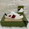 Casual schoenen platform sneakers slang designer schoenen lederen mannen dames aardbei comfort aas bijen strepen schoen heren sporttrainers tijgergrootte 35-45