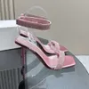 Amina Muaddi Rih Sandalias para mujer Punta cuadrada Tacón de aguja Fiesta Dama de honor Zapatos de noche de boda 11 cm PVC con incrustaciones de cristal Zapatilla Zapatos de diseñador de lujo con caja