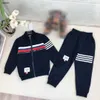 Mode Baby Clothes Boys Tracksuits Multi Color Stripe Design Kids Coat Set Storlek 90-150 cm Barnjacka och byxor 24Feb20