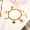Kvinnors designer armband kedja lyxarmband guldpläterad mode trendig pulsera låsblomma bokstäver hänge diamant cjeweler kärlek charms armband