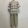 Capris 2PCS/SET ONECK HALF SLEEVE DISC BOTTONS MIDRISE ELASTIC BAND TOP PANTS SET FLOLLAL PLAID PRINT WIDE LEGPANTS OUTFIT