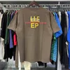 24SS USAヘッドラインレターゴールデンプリントティーメンズTシャツ春夏女性ストリートスケートボードカジュアルコットンTシャツ0302