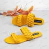 Sandales Z Pantoufles Femmes 2024 Oudside Wear Summer Slides Chaussures de créateur pour dames Tissage Marque Style Talons plats Sandales Noir Jaune T240302