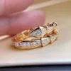 2024 anillo de diseñador para mujer anillo de nudo de cuerda de lujo con diamantes anillos de moda para mujeres joyería clásica chapado en oro de 18 quilates boda rosa