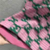 Базовые повседневные платья Розовый бренд Жаккардовая клетка с коротким рукавом Трикотажная импортная шерстяная пряжа Простая версия Повседневный стиль Темперамент Maxiskit для женщин 240302