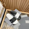 Frete grátis piscina slides chinelos para homens mulheres moda elegante designer slides sliders triplo preto branco cinza apartamentos sandálias de borracha sandálias verão praia sapatos