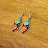 Boucles d'oreilles pendantes ER201, belle paire colorée de femmes tibétaines, boucles d'oreilles en cuivre incrusté de pierre de corail Turquoises