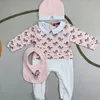 디자이너 베이비 onesie, Bib Burp Clothing Set Baby Tights Luxury Jumpuit Cotton Jumpuit 소년과 소녀 점프 수트 베이비 퀼트 5pcs O17