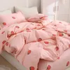 Strawberry Bedding Set Soft 34st Bed Sheet Flower Däcke Cover Queen King Size Comporter for Child Home 240226