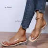 Kvinnor Sandaler Summer Fashion New Beach Ladies Clear Sandal Bekväma höga klackar Kvinna Transparent Medium Hälskor