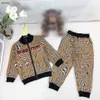 Klassiekers babykleding jongens trainingspakken kaki zipper kinderjas set maat 90-150 cm lange mouwen kindjas en broek 24feb20