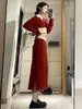 Рабочие платья женские весенне-осенние удачливые красные укороченные вязаные топы полуюбки комплекты из двух предметов корейские женские свитера-поло костюмы с юбкой трикотажные наряды
