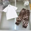 شهيرة Girls Tracksuits Summer Baby Baby Two Set Kids Designer Size 90-150 cm Chirt Tirt و Loopard Print Pants 24Feb20