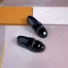 Jongens meisjes leren jurk schoen in elkaar grijpende G-brief loafers designer kinderen kinderen muilezels casual schoenen mocassins schoenen platte loafer baby peuters gesp slip op schoenen