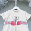 Classics Baby T-shirts Patché à fraise Impression de coton filles coton garçons à manches courtes taille 90-160 cm Designer Kids Vêtements d'été