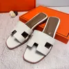 Designerskor Womens 'Slippers Sandaler Real Leather Tisters Luxury Fashion Summer Beach Sandal Ladies Slides Rubber Classical Flat Slides With Original Box 02