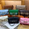 Tasarımcı Çanta Under Marsh Light Luxury Square 2023 Yeni Yüksek Görünüm Kontrast Renk Küçük Tasarım Bir Omuz Crossbody Bag Tide% 70 İndirim Outlet Gezerek