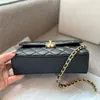 Lyxmärke gyllene logotyp på handtag väska designer väska äkta läder mode koppling handväska crossbody axel väska klassisk flik väska kvinnor fest väska söt messager väska