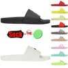 Frete grátis piscina slides chinelos para homens mulheres moda elegante designer slides sliders triplo preto branco cinza apartamentos sandálias de borracha sandálias verão praia sapatos