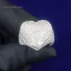 Anello hip-hop rapper da uomo a forma di cuore con diamante rotondo Moissanite rotondo personalizzato cubano pieno di ghiaccio