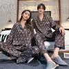 Pantalons de deux pièces pour femmes Designer Sleep Lounge Designer 2023 Nouveau couple Pyjamas en soie de glace Summer Alphabet Premium Home Fur Mens et Womens Outwear Set 2BG6 J5MN