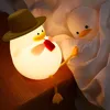 Söt barn Happy Duck Night Light USB Laddningsbar lampa Silikon Pating Lamp varm Vit Vit för Baby Bedside Room Home Decor Gift 240227