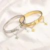 Pulseira chique de designer com estampa de letras pulseira de ouro para mulheres – joias de casamento de luxo banhadas a ouro 18K em aço inoxidável presente de amor perfeito para festa de casamento, aniversário