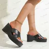 Sandales Été 2023 nouvelles femmes sandales et pantoufles talon épais mère à talons hauts décontracté femmes chaussures plate-forme sandale chaussures T240302