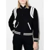 OEM-Hersteller maßgeschneiderte Langarm-Damenjacke Damen-Kurzjacke mit Baseballuniform, Uni-Jacken für den Winter 75 s