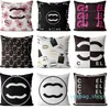 Designer Throwblack and White Throw Pillow Letter Logo Home Pillow Cover Soffa Decoration Cushion 45 * 45 cm Pillow Core Löstagbar