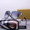 Designer New Fashion Top Look Luxury Trendy Rectangle Solglasögon för kvinnor Män vintage 90 -tal fyrkantiga nyanser tjocka ram naken sunnies unisex solglasögon med låda